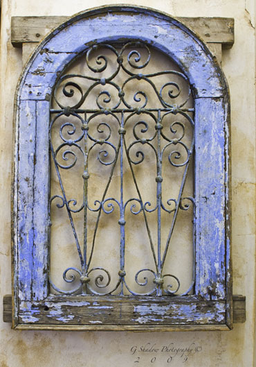 Distressed windowframe